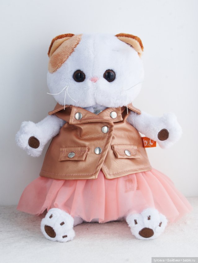 Одежда ручной работы и фирменные аутфиты на разных кукол (фото 3)