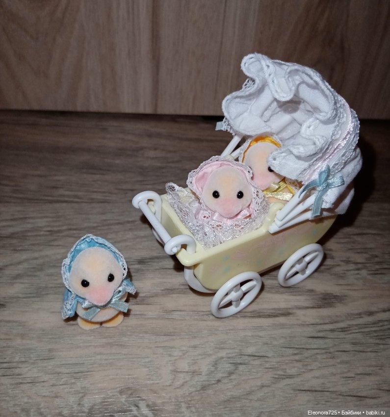 Darling Ducklings Baby Carriage - Sylvanian Families