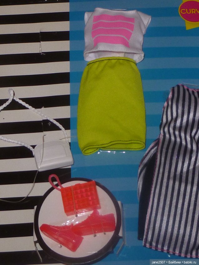 Дополнительные аутфиты от Barbie Fashionistas 38 Sporty (на тело Curvy) новые (фото 3)