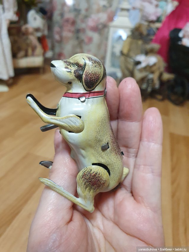 Редкая антикварная миниатюрная заводная собачка. Металл