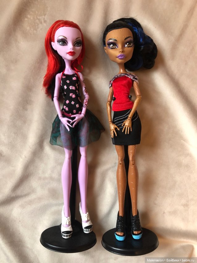 Monster High с сиреневыми губами