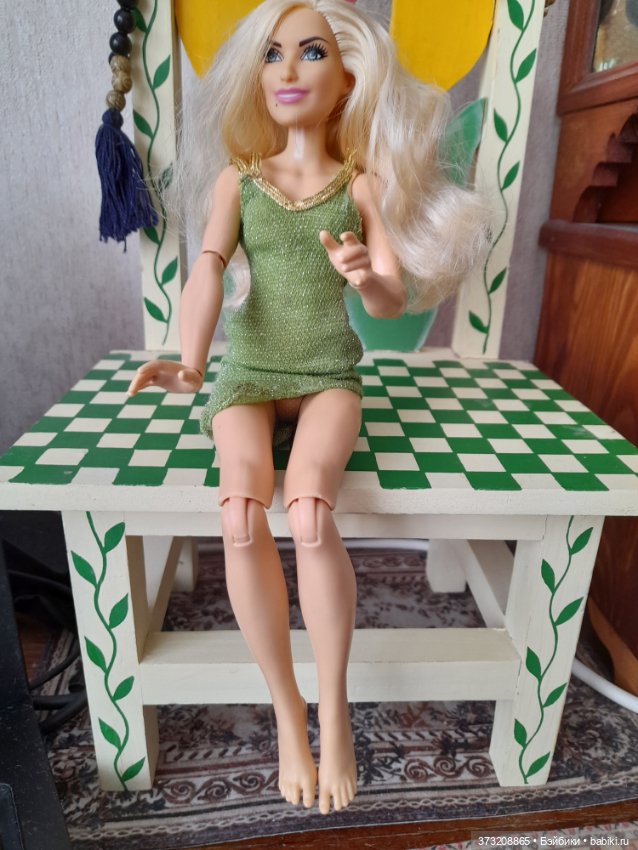 Блонди в зеленом платье — Игровые куклы (фото 3)