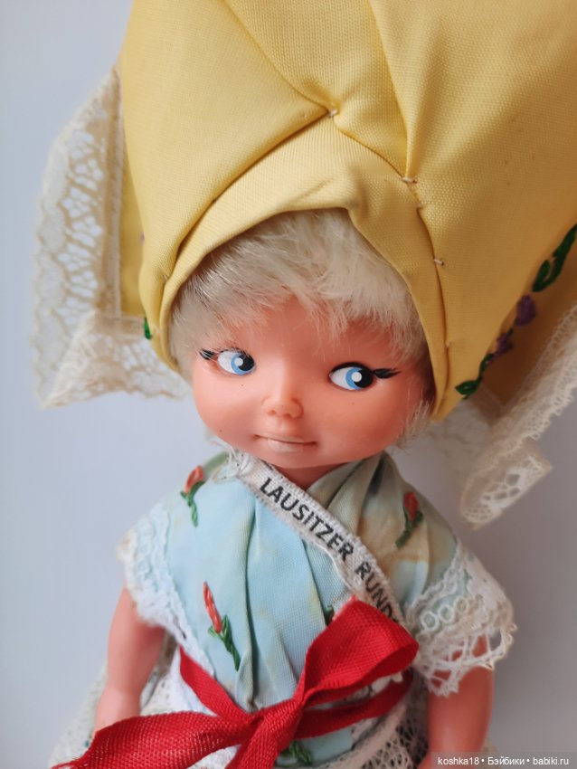 Немецкая куколка ГДР в полном родном национальном аутфите и обуви