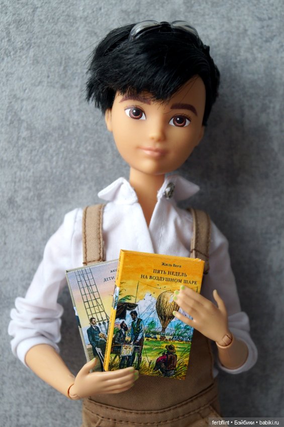 Библиотека Жюля Верна в масштабе 1:6 (фото 6)