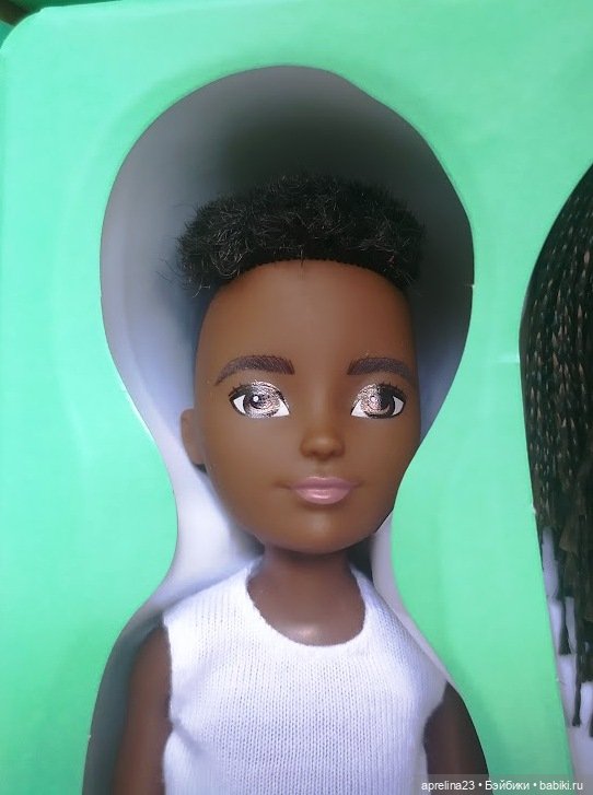 Creatable World. гендерно нейтральная кукла, по мне так парень)