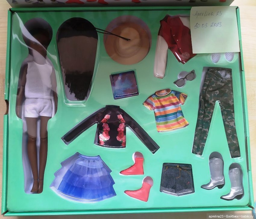 Creatable World. гендерно нейтральная кукла, по мне так парень) (фото 3)