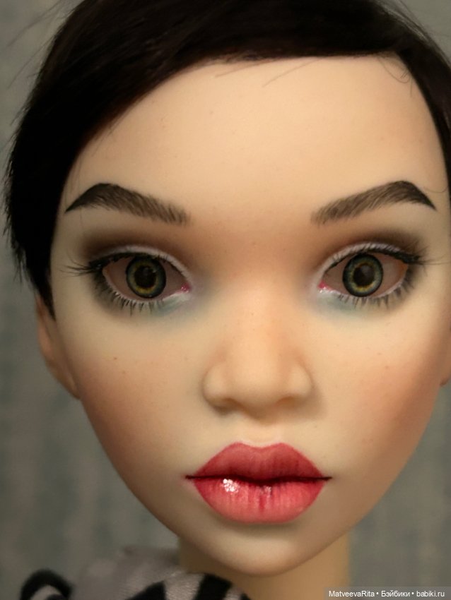 Голова April с мейком без глаз (фото 2)