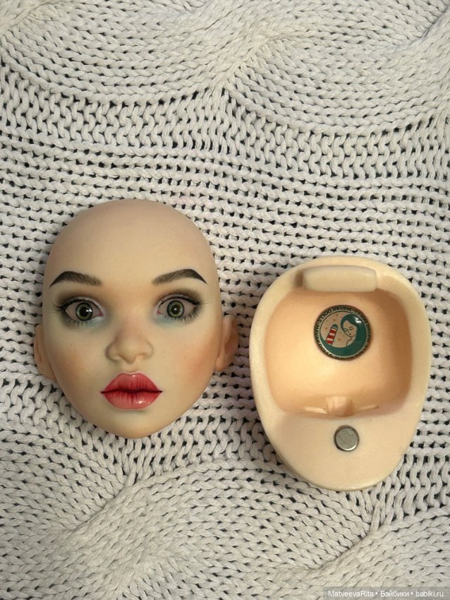 Голова April с мейком без глаз