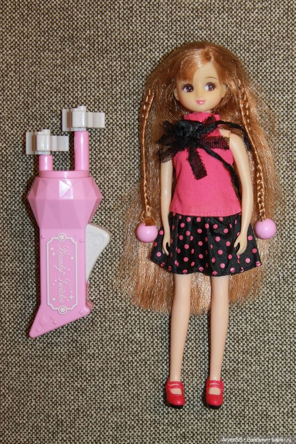 "Прозрачная" Ликка для игры с волосами компании Такара