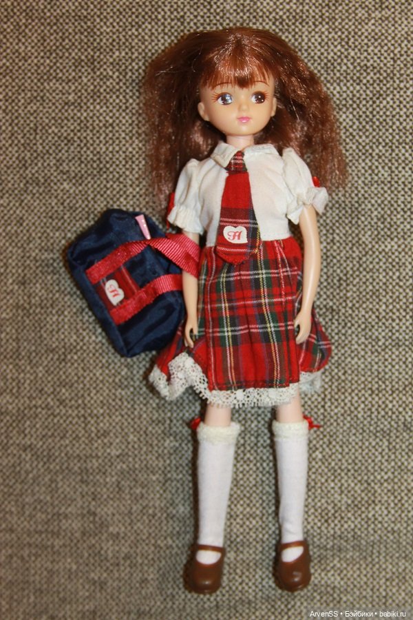 Licca-chan компании Такара в школьной форме