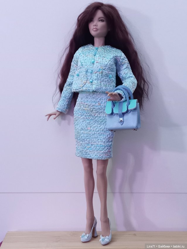 Костюм в стиле Шанель на 1/4 (фото 2)