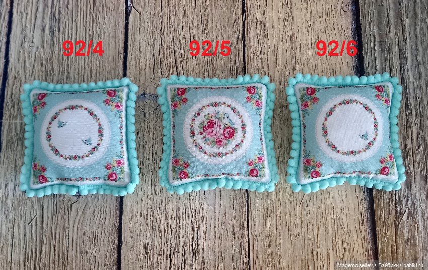 Ковер, подушки Аквамарин — Текстиль для кукольного интерьера (фото 3)