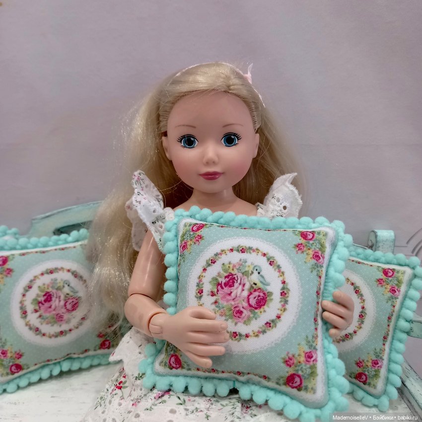 Ковер, подушки Аквамарин — Текстиль для кукольного интерьера (фото 5)