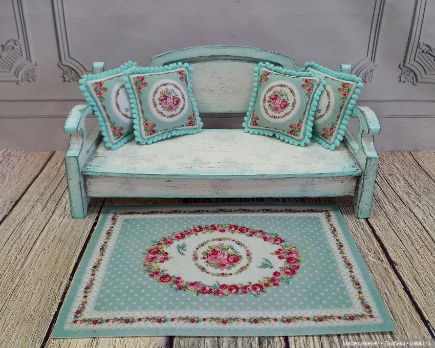 Ковер, подушки Аквамарин — Текстиль для кукольного интерьера