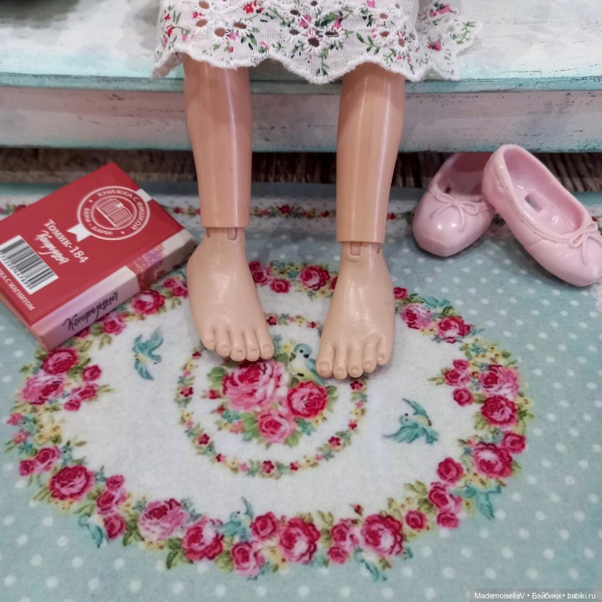 Ковер, подушки Аквамарин — Текстиль для кукольного интерьера