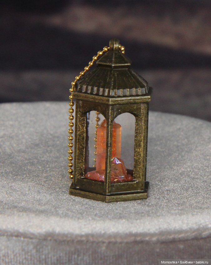 Бронзовый фонарь с оранжевым кристаллом