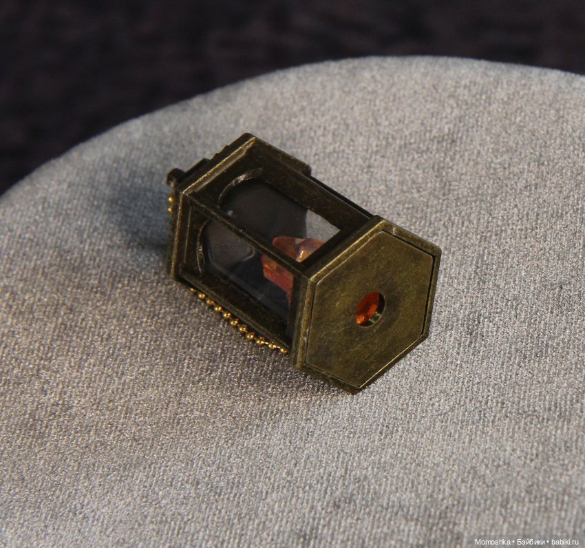 Бронзовый фонарь с оранжевым кристаллом (фото 4)