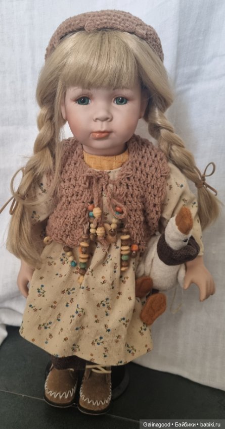 Забавная фарфорочка с гусем