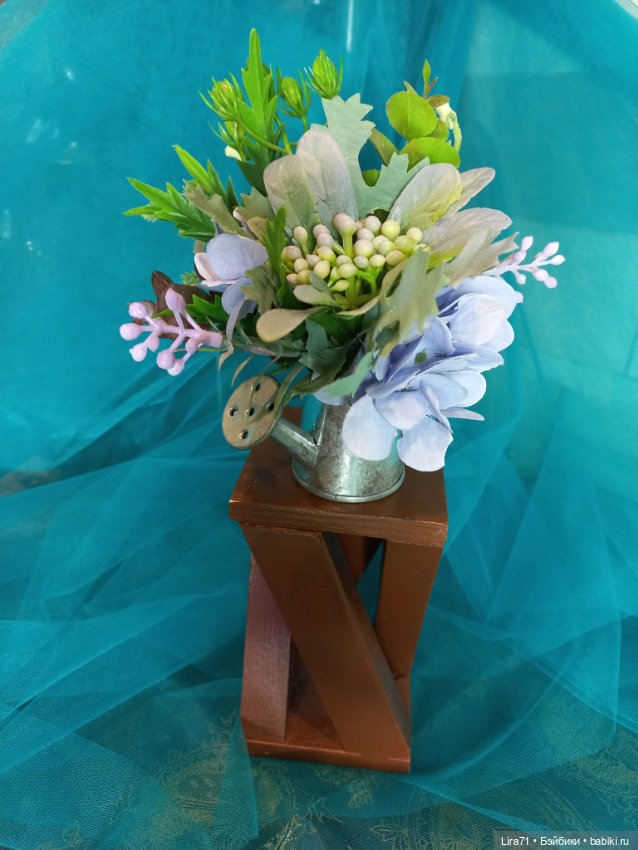 Букетик в металлической леечке для интерьера