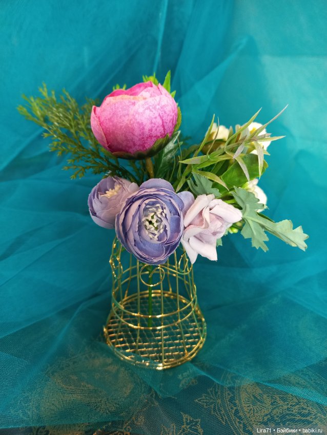 Декоративный букетик в золотой клетке (фото 4)