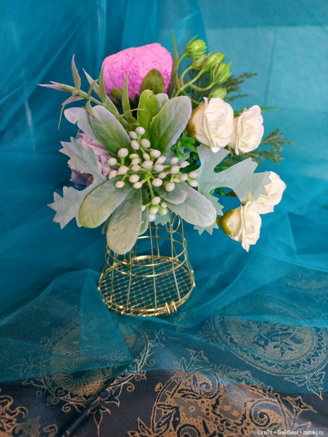 Декоративный букетик в золотой клетке (фото 2)