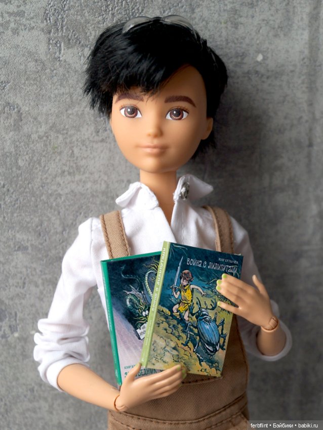 Книги Кира Булычёва в масштабе 1:6 (фото 5)