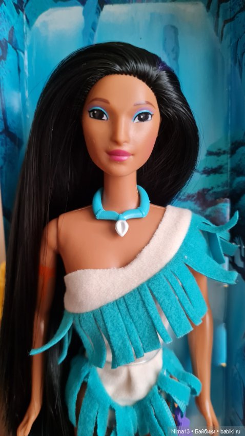 Покахонтас с цветными волосами