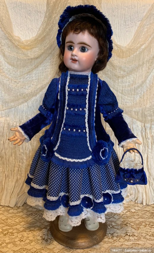 Костюм для антикварной куклы