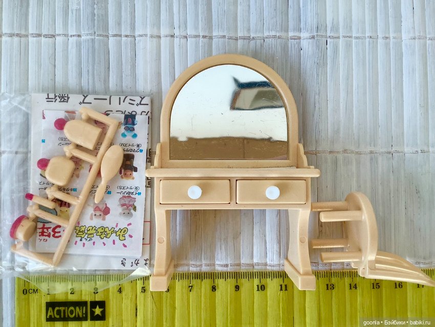 Туалетный столик с аксессуарами (фото 6)