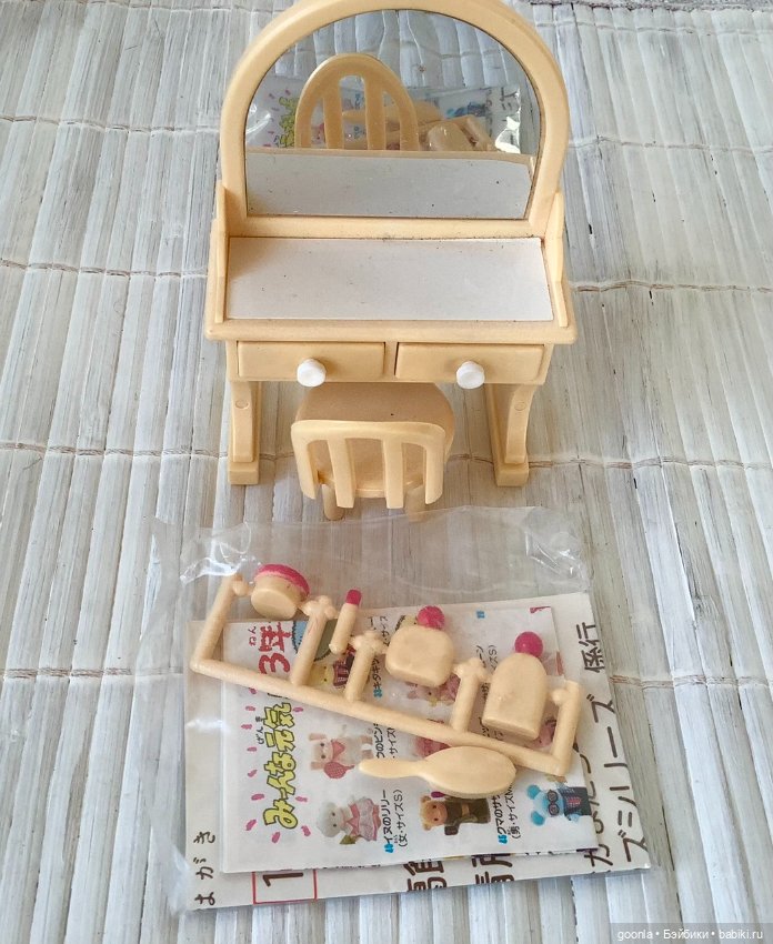 Туалетный столик с аксессуарами (фото 4)