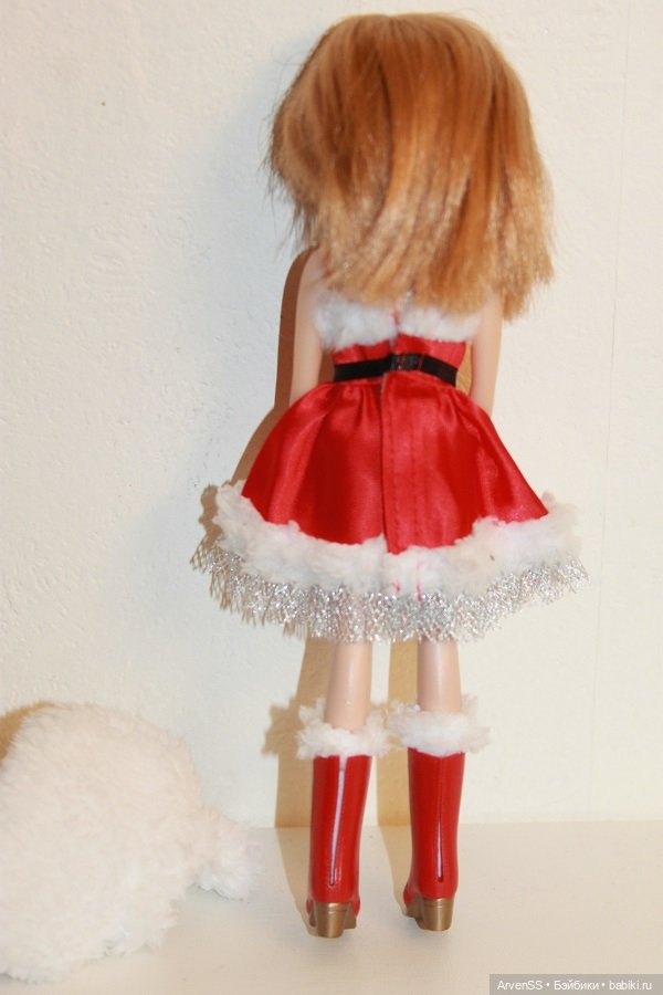 "Прозрачная" Ликка в костюме Санты от лимитного сета (фото 3)