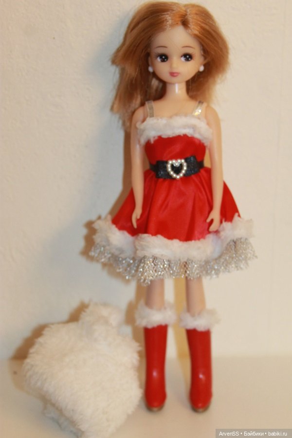 "Прозрачная" Ликка в костюме Санты от лимитного сета (фото 2)