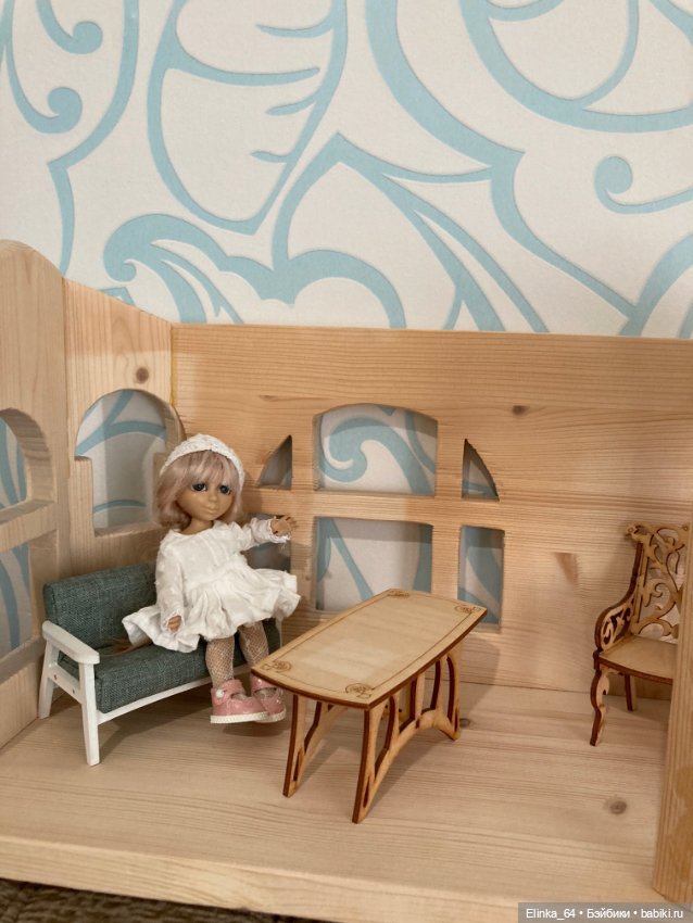 Кукольная комната, дерево