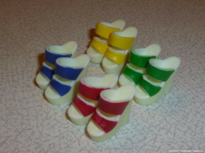 Integrity toys – Dynamite girls Boogie Beach Collection - 4 пары обуви (фото 3)