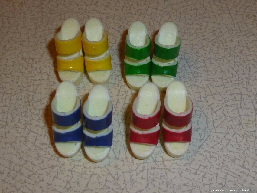 Integrity toys – Dynamite girls Boogie Beach Collection - 4 пары обуви (фото 2)