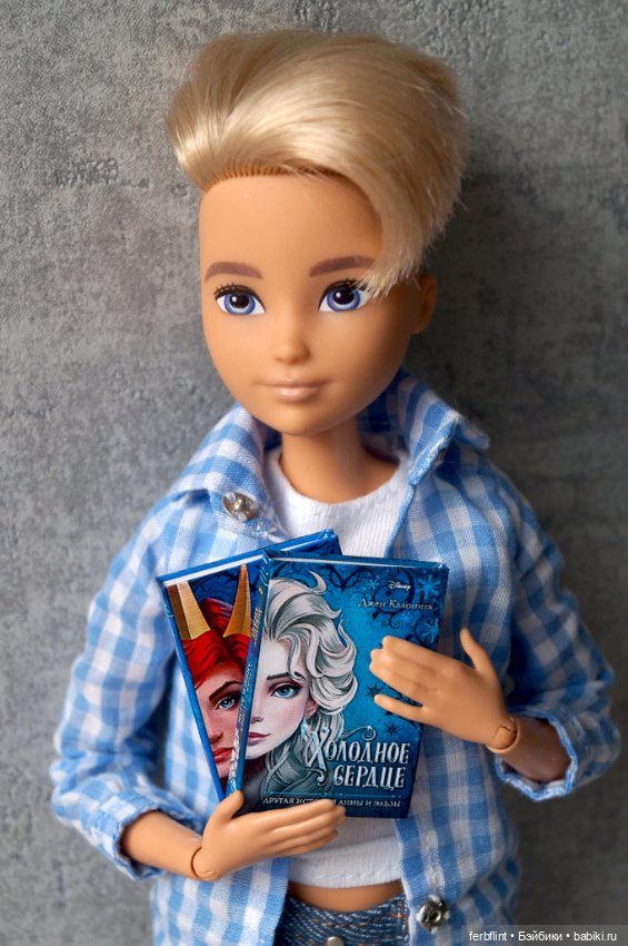 Книги "Disney. Другая история" в масштабе 1:6 (фото 6)