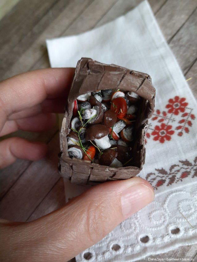 Корзина с грибами — Миниатюра для кукол
