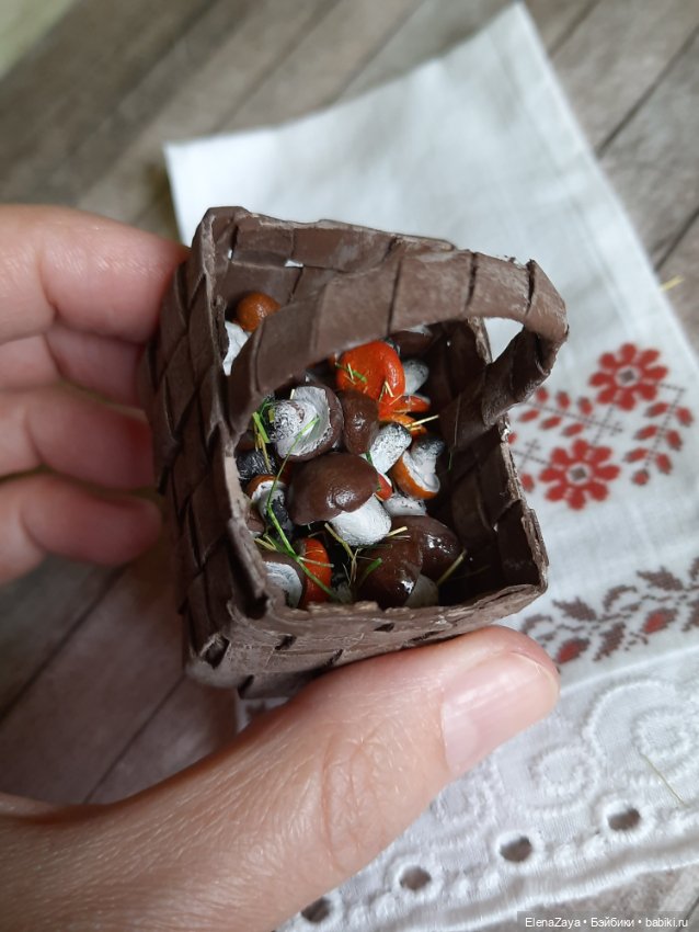 Корзина с грибами — Миниатюра для кукол