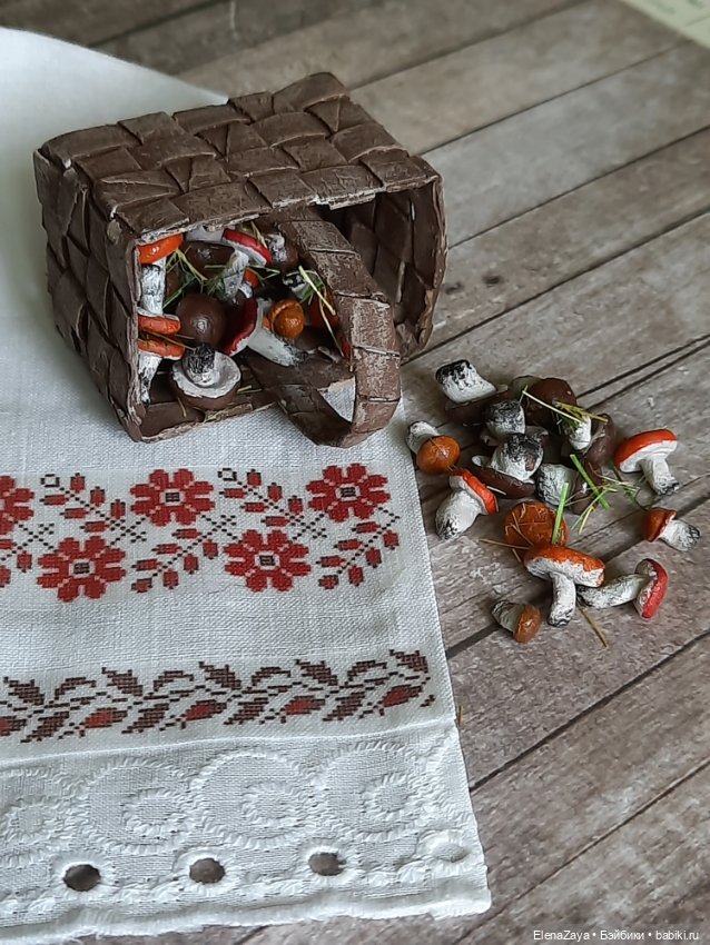 Корзина с грибами — Миниатюра для кукол