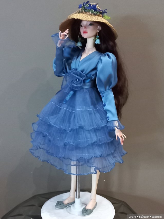 Шляпка с цветами из шелка ручной работы