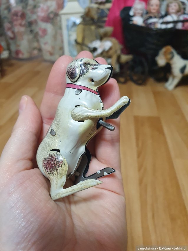 Редкая антикварная миниатюрная заводная собачка. Металл (фото 3)