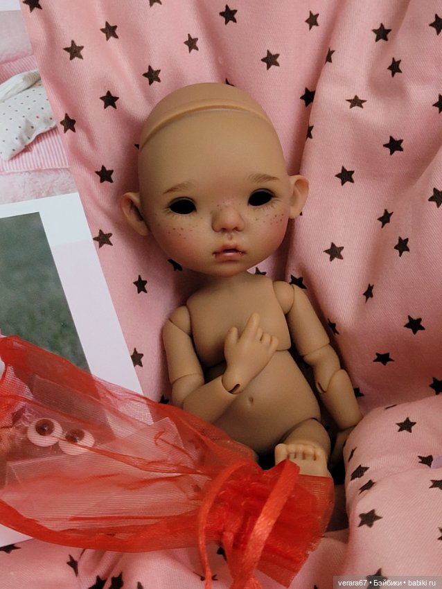 Meadowdolls Twinkle Sissi в цвете шоколад с веснушками с авторским мейком (фото 5)