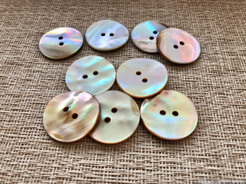 Перламутровые пуговицы — Одежда для кукол