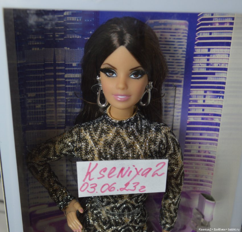 Коллекционная Барби Look City Shine (фото 2)
