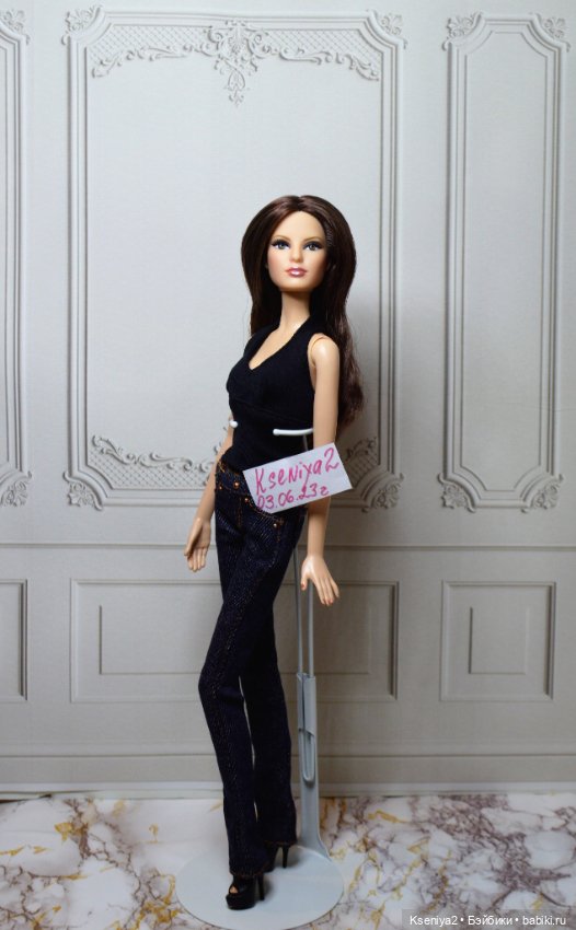 Коллекционная Барби из Джинсовой серии (фото 2)