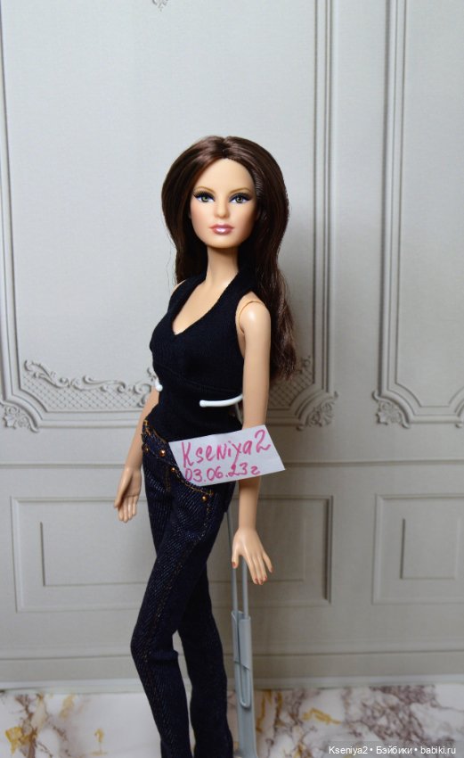 Коллекционная Барби из Джинсовой серии (фото 3)