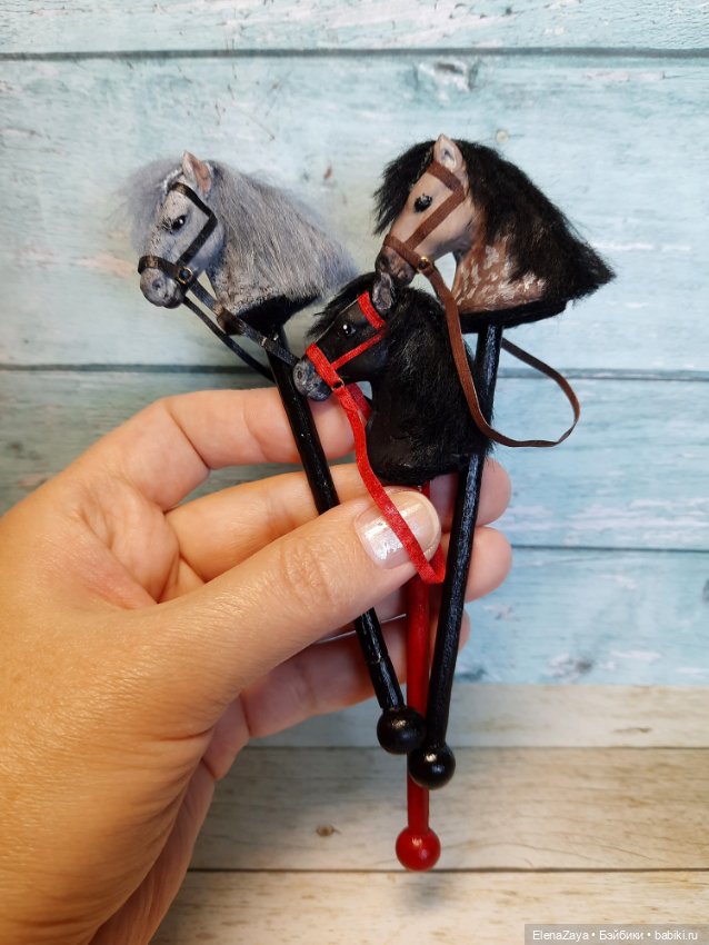 Лошадки-скакалочки на палочке (фото 7)