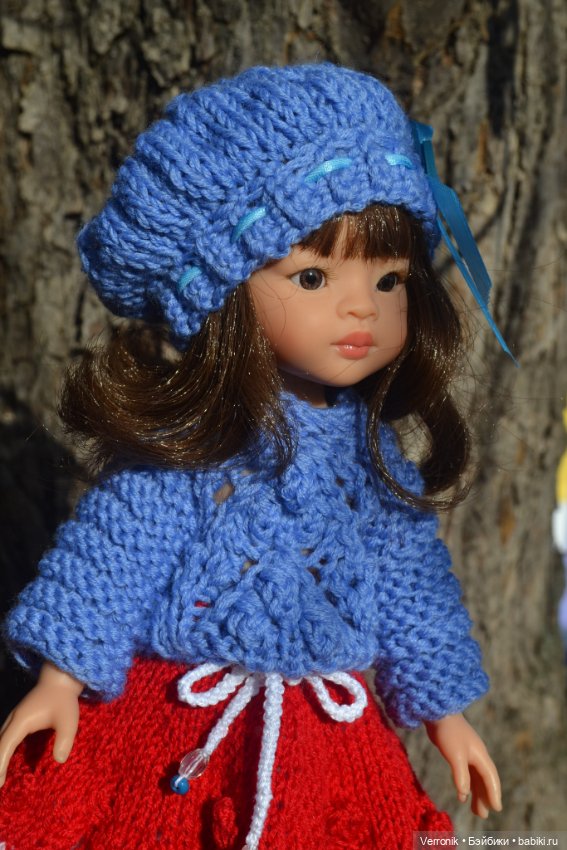 Свитер, юбка, шапочка и гетры для куклы Paola Reina