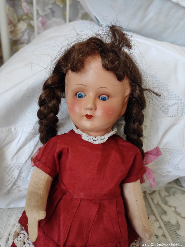 Очень хорошенькая куколка удобного размера)