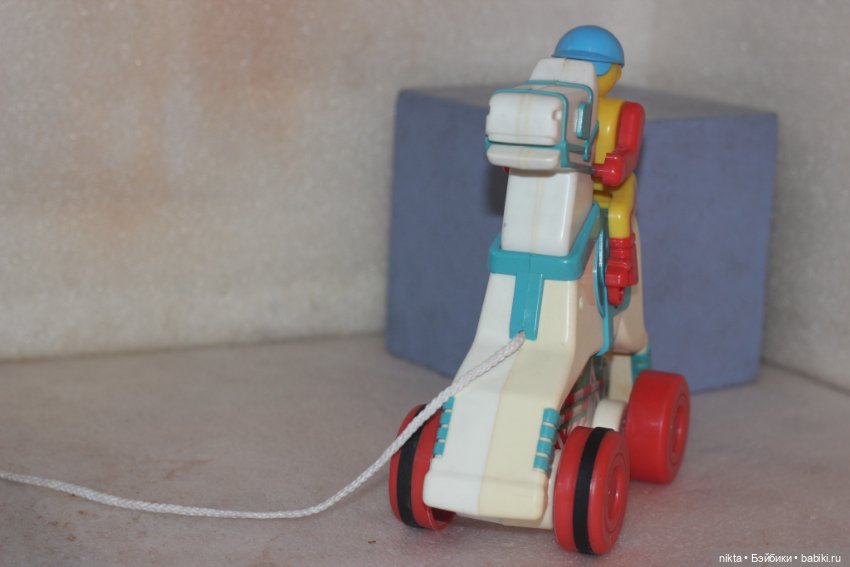 Редкая винтажная игрушка-каталка * Жоккей на лошади * Chicco (фото 3)